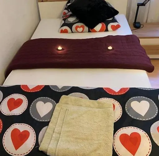 - 3 Rooms, 3-5 Person Appartement *